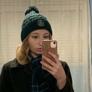Emerald/Dark forest green Slytherin winter hat.